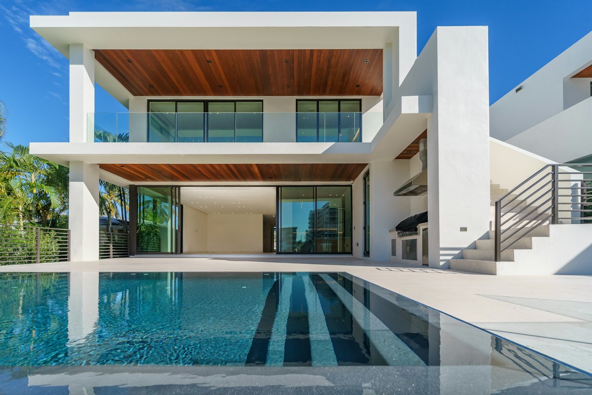 Residência de alto padrão com piscina